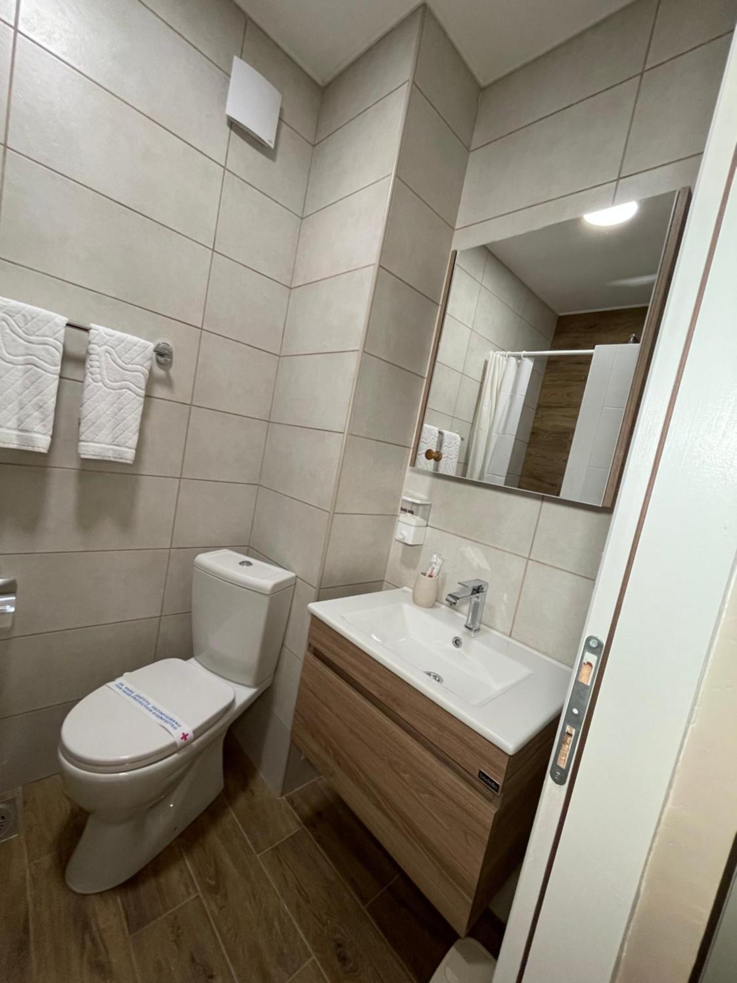 Airport Apartments Alexandra Surčin Exterior foto